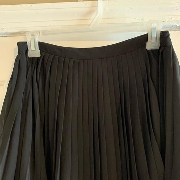 Dainty Jewell’s Pleated skirt black - Picture 4 of 5